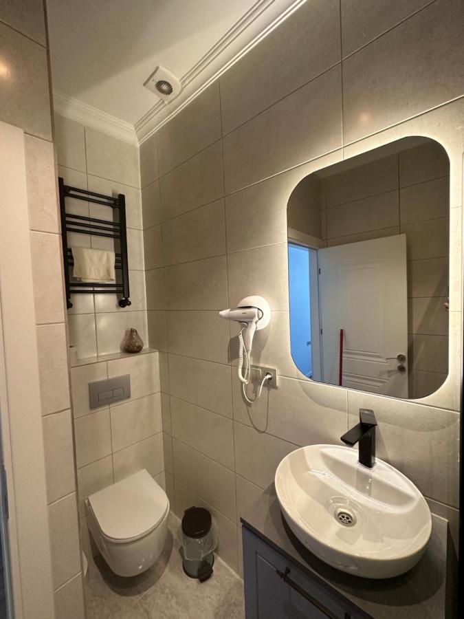 Center Of In Besiktas 2 1 With 2 Bathroom And 3 Air Conditioner Daire İstanbul