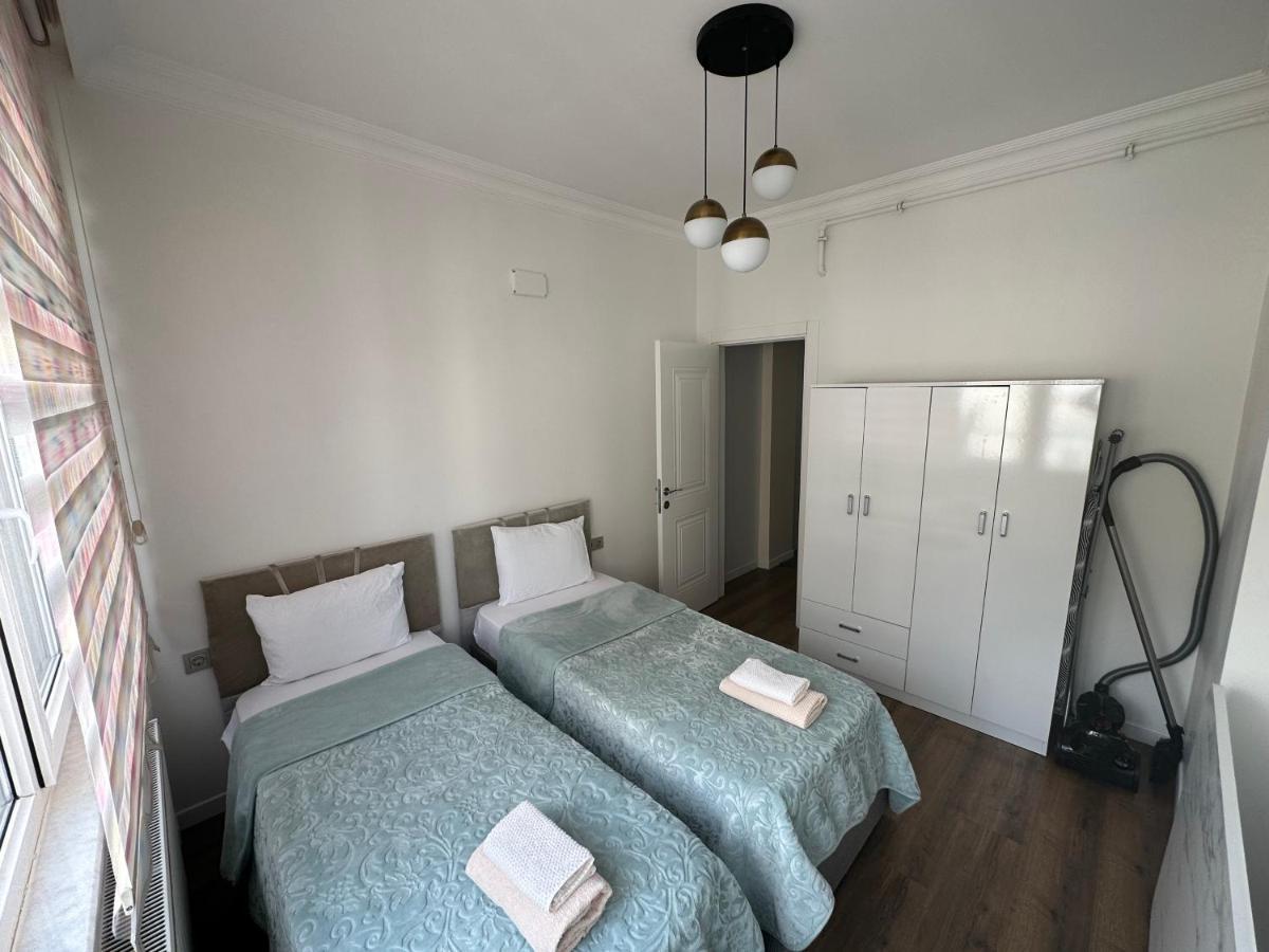 Daire Center Of In Besiktas 2 1 With 2 Bathroom And 3 Air Conditioner İstanbul